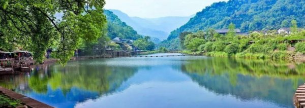 烟雨柳江，观花听雨 -- 君澜古镇度假圈蜀中再添新员