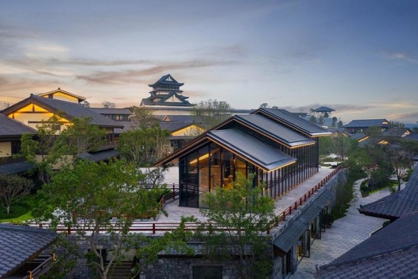 青岛藏马山阿朵花屿民宿集群里的花间堂外景